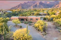 Vista Velo has a Botanical Garden w Spa & Lap Pool - Image 2