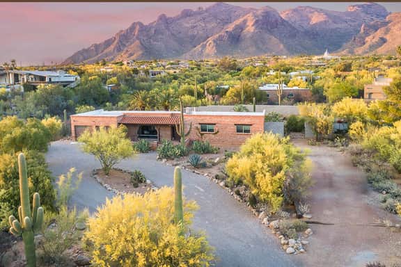 Vista Velo has a Botanical Garden w Spa & Lap Pool - Image 2