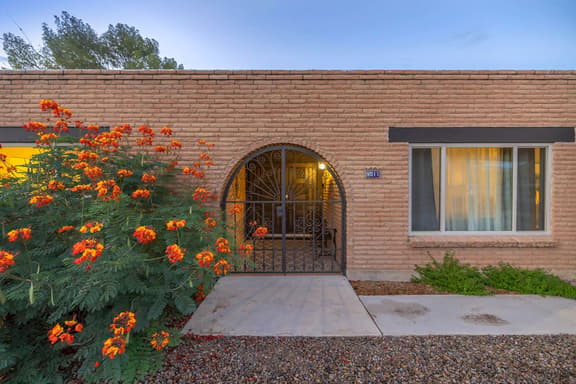 Sierra Velo -East Tucson Charmer w Pool & Fire Pit - Image 1